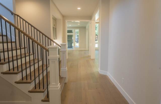 5Bd/4.25Ba Kirkland Home Gallery 4