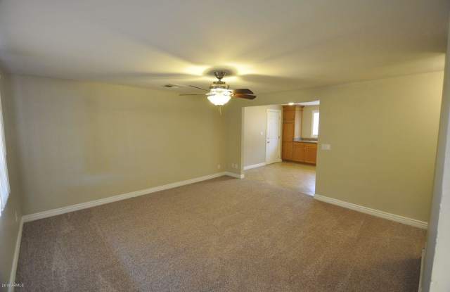 2205 E BEVERLY Lane Gallery 2