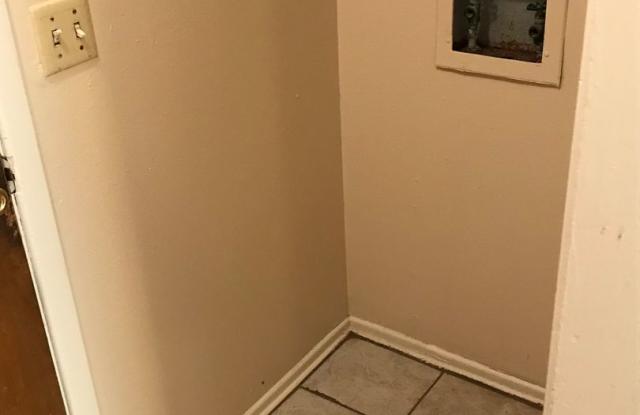 3 Bedroom, 2 Bathrooms, 2 Car Garage with Big Backyard in Western Plateau! Gallery 3