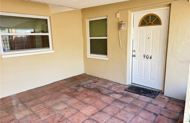 904 LAKE PALMS DRIVE - 904 Lake Palms Drive, Largo, FL 33771