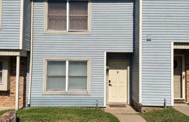 Spacious 2 Bedroom Townhouse with Covered Parking & Community Pool! Gallery 3