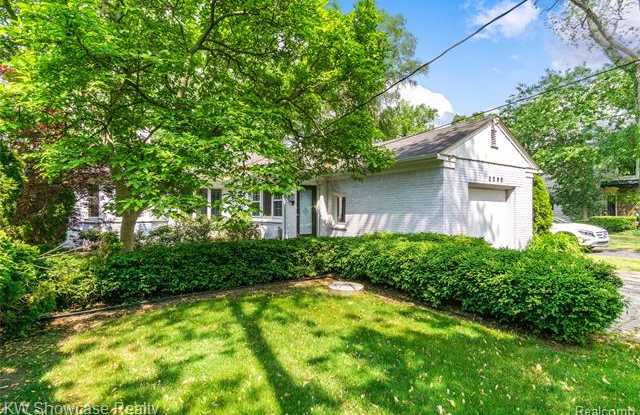 3290 EDGEWOOD PARK Drive Gallery 3