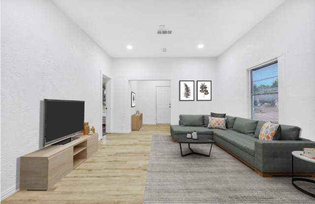 For Rent – 809 Martin Luther King Jr Blvd, Corsicana, TX 75110. We accept section 8. photos photos For Rent – 809 Martin Luther King Jr Blvd, Corsicana, TX 75110. We accept section 8. photos photos