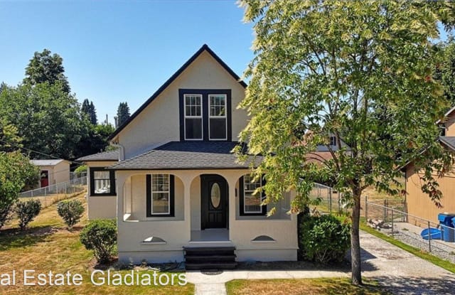328 S Lewis St - 328 South Lewis Street, Monroe, WA 98272