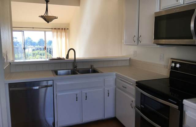 907 Caminito Estrada Unit C Gallery 4