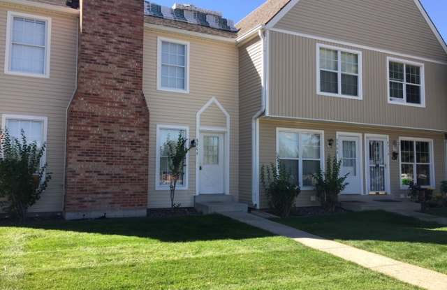 8906 West Dartmouth Place - 8906 West Dartmouth Place, Lakewood, CO 80227