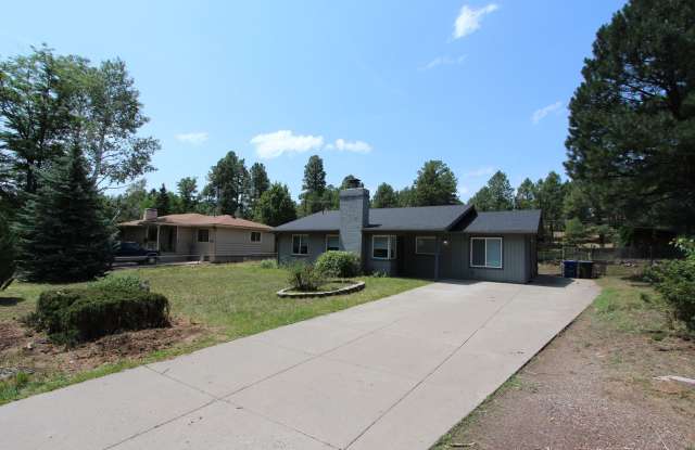 3-Bedroom Home in Bow & Arrow Acres | Large Yard + Wood-Burning Fireplace Gallery 1