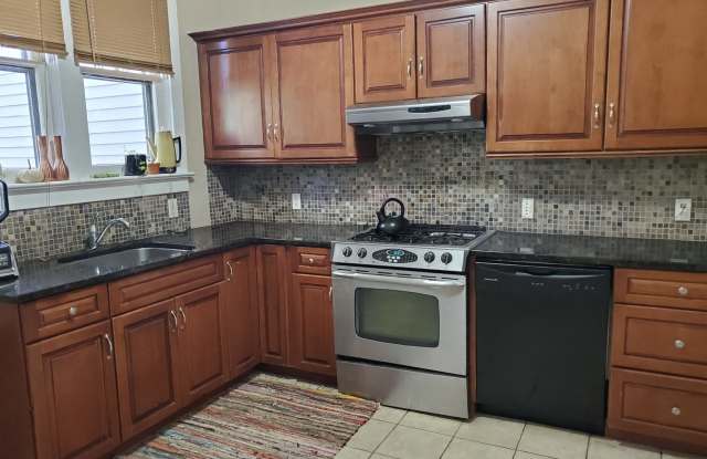 Beautiful 2-Bedroom Home in Lancaster! - 527 West Lemon Street, Lancaster, PA 17603