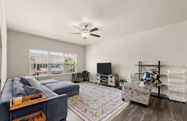 Room in 4 Bedroom Home at Chatham Ridge Dr Gallery 4