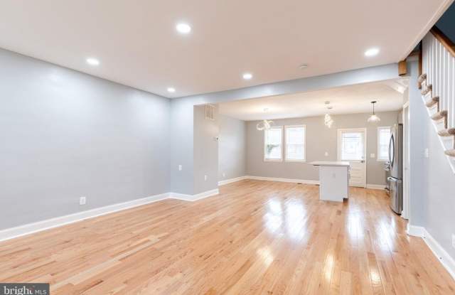 Stunning, fully renovated 3bd 2bth home Gallery 4