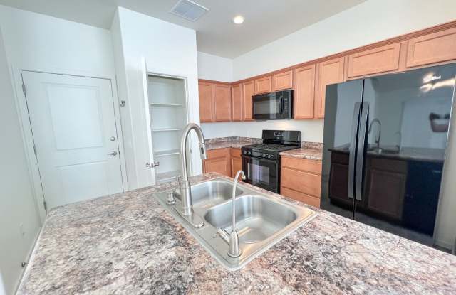 DETACHED TOWNHOME - COTTONWOOD - VILLAS ON ELM Gallery 3