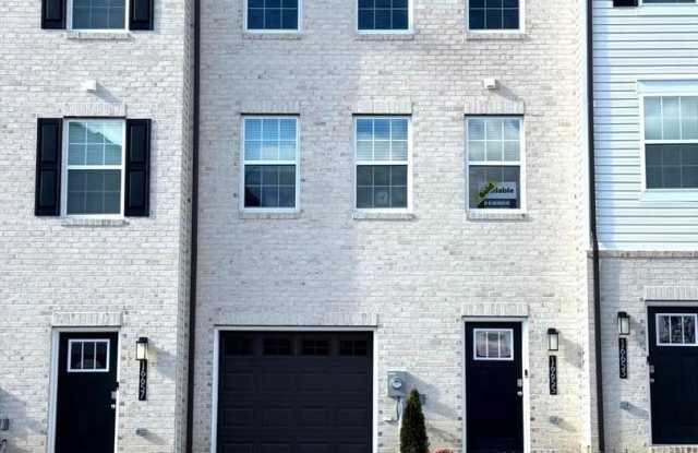 16525 GREEN GLADE Drive Gallery 1
