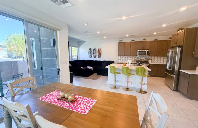 Beautiful Furnished or Unfurnished 3-Bedroom Townhome in 89141 photos photos