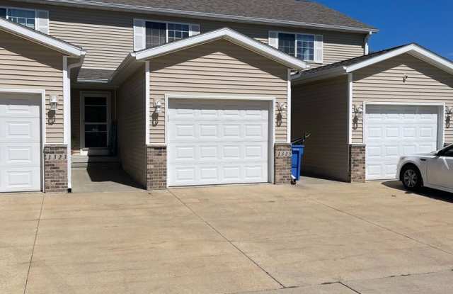 3 bedroom 3.5 Bathroom Townhouse FOR RENT!! photos photos