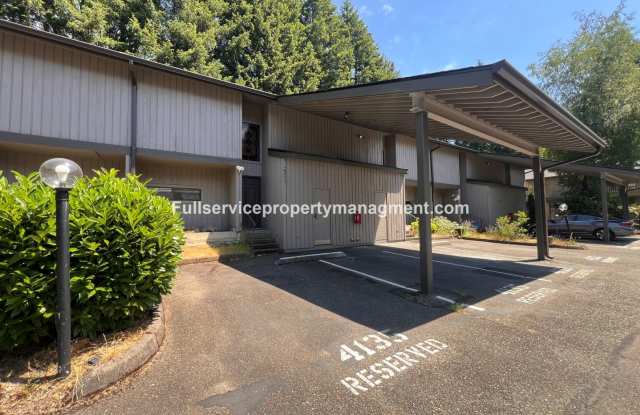 Spacious and bright Bellevue condo with AC in every room! Gallery 3