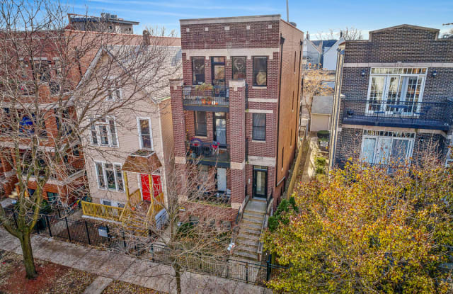 1039 W Newport photos photos