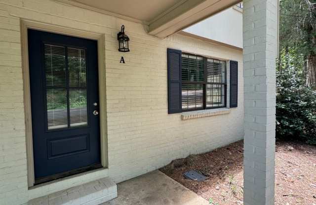 Excellent Location!  3 Bed 2.5 Bath Townhouse! Gallery 3