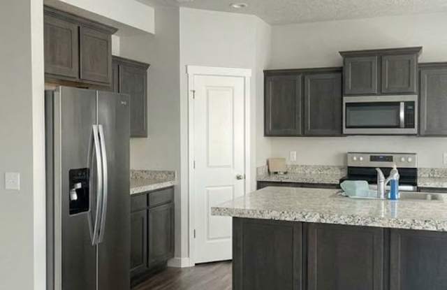 Space to Work & Live | Modern 4 Bed/2.5 Bath in NSL Cul-de-Sac Gallery 3