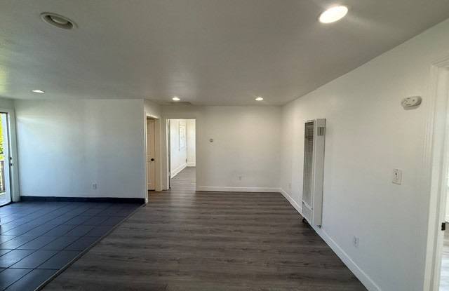 4163 1/2 S. Budlong Ave. Gallery 3
