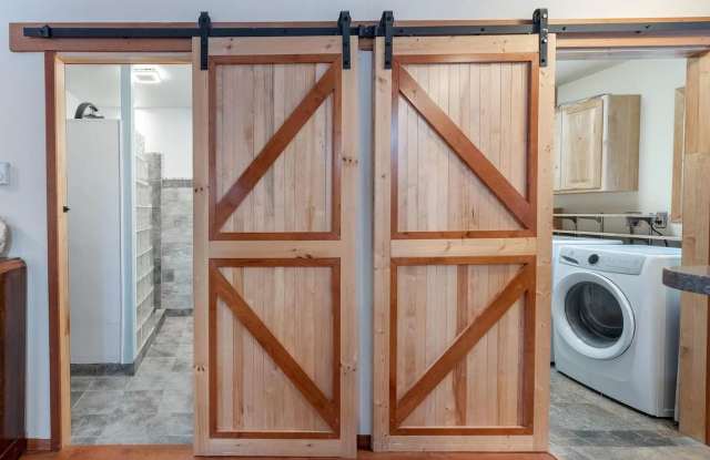 3 bed, 2 bath valley townhome, pet friendly, long term lease Gallery 3