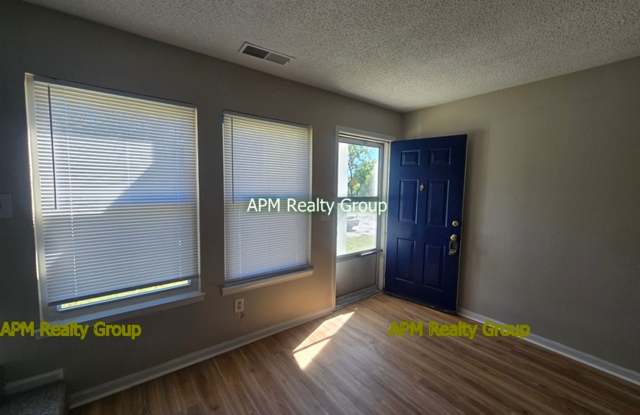 Charming 2 Bedroom 1.5 Bath Gallery 3