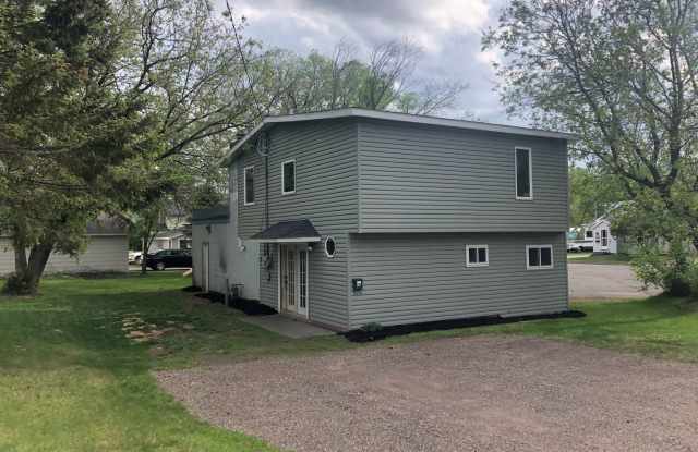 Charming 3-Bedroom Cloquet Home with Spacious Lot, Garage  Prime Location Near Parks and Golf photos photos