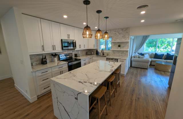 420 Southwest 1st Street photos photos