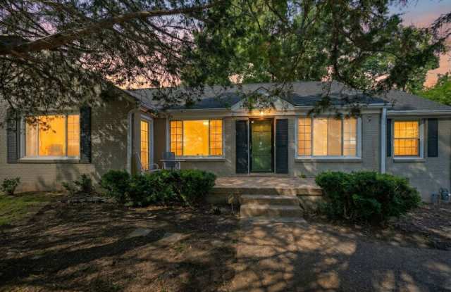 Charming Updated Ranch Home Near Target, Sylvan Park & I-40! Gallery 3