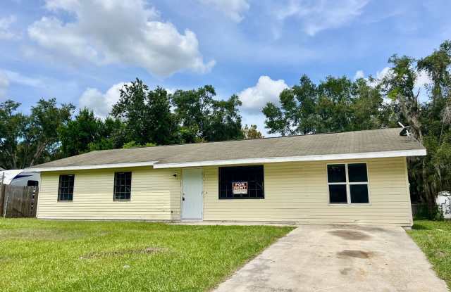 Beautiful 4BR/1.5BA Dade City Home NO APPLICATION FEE! photos photos