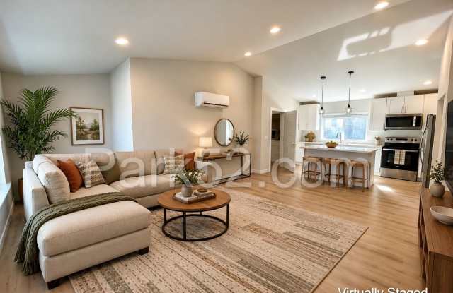2 Bedroom ADU Unit in Tacoma with 1 Garage Parking Spot and A/C! Gallery 1