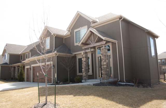 404 South West Eagles Ridge Drive Gallery 2