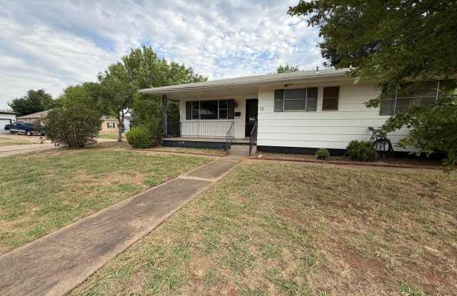 3 Bedroom 1.5 Bathroom 2 Car Garage - Edmond Schools Close to Downtown Edmond photos photos 3 Bedroom 1.5 Bathroom 2 Car Garage - Edmond Schools Close to Downtown Edmond photos photos