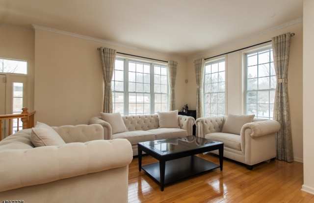 30 ARROWGATE DR Gallery 4