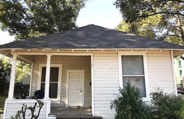 Charming 3/1 House Walking Distance to Campus! photos photos