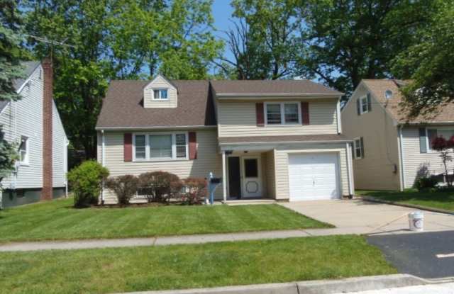 143 E COLFAX AVE - 143 Colfax Avenue East, Roselle Park, NJ 07204