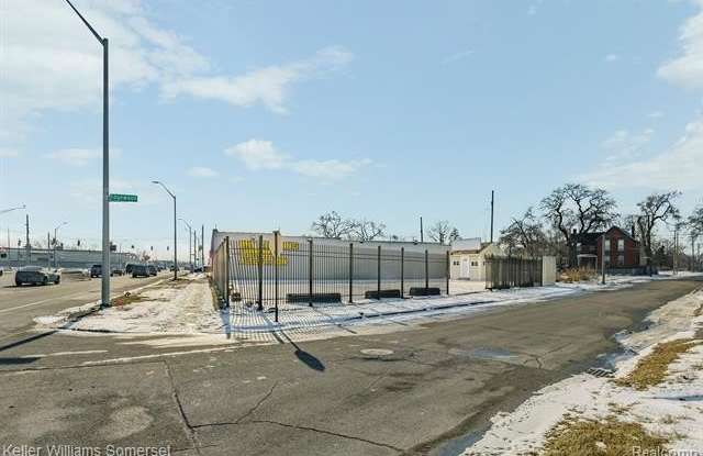 10333 GRATIOT Avenue Gallery 2