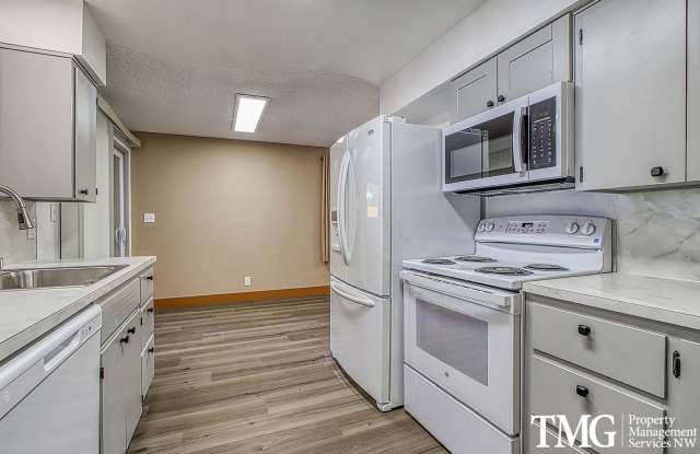 Renovated Washougal 2 Bed 1 Bath Duplex Water/Sewer Included!! photos photos