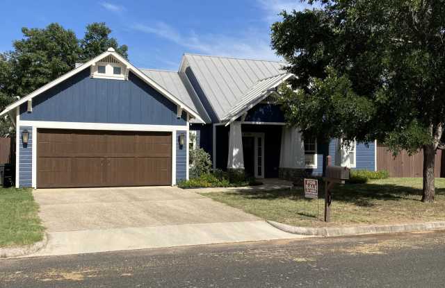 1304 Pike Ln Fredericksburg, Tx 78624 - 1304 Pike Lane, Fredericksburg, TX 78624
