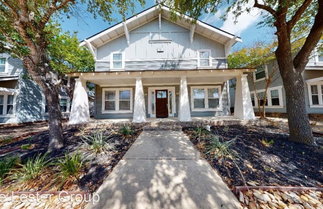 Woodlands townhome - 1725 North Harvey Mitchell Parkway, Bryan, TX 77807