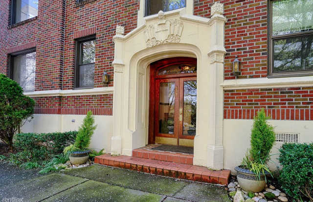 532 Belmont Avenue East Gallery 4