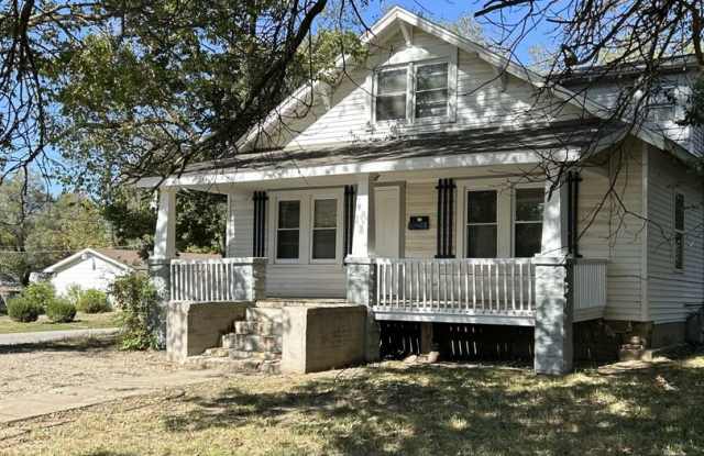 GORGEOUS 4BR/1BA - Large Corner Lot! A MUST SEE! photos photos