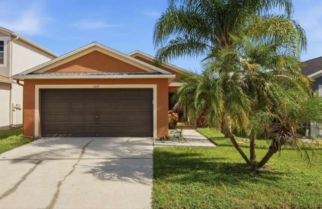 Lake View 3-Bedroom Home with No Rear Neighbors Gallery 1