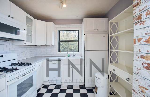 Bright Top-Floor 2/1 Condo in Prime Midtown Gallery 4