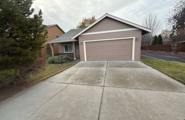 Pet Considered, East Bend 3 Bdrm, 2 Bath House, All Appliances, Air Conditioning, Fenced Yard, Double Garage photos photos