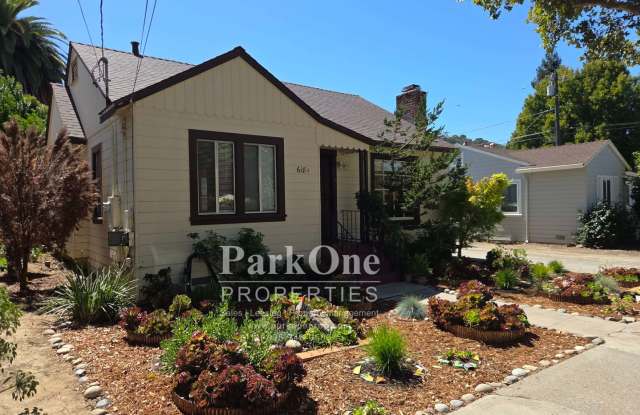 Charming 2 Bed 1 Bath Home in Martinez Gallery 1