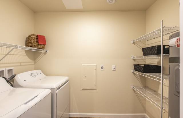 600 Riverside Gallery 2