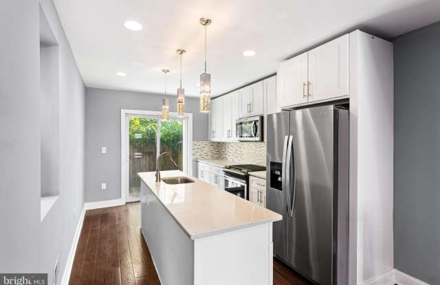 2209 E HUNTINGDON Street photos photos