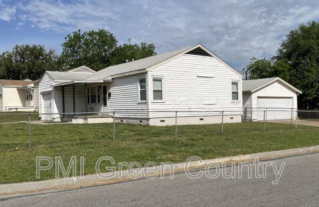 4547 E Young Ct Gallery 3