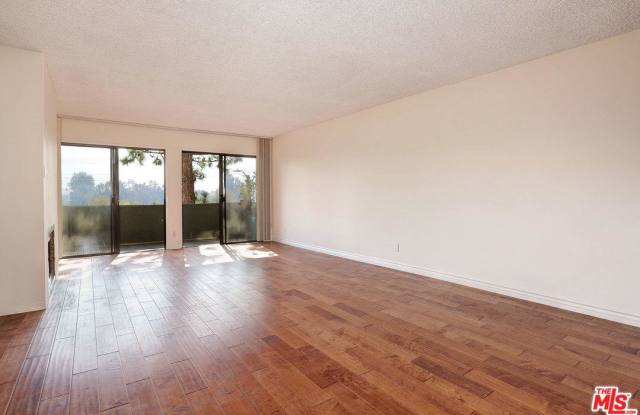 16169 West SUNSET Gallery 4