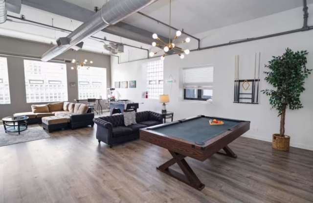 2000 South Wabash Ave. Gallery 4